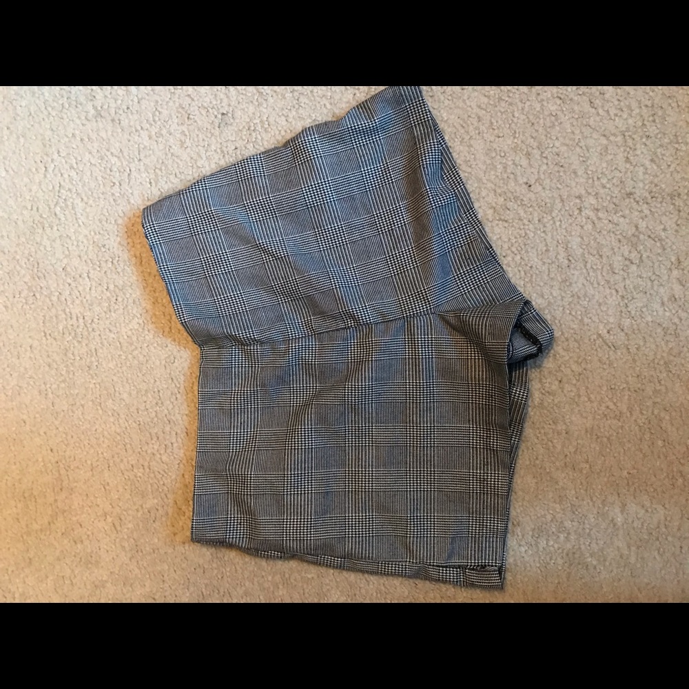 Plaid Shorts sz M Forever 21